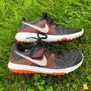 Nike FURY Women’s Running Sneakers Shoe Black Orange Coral Pink Size 7 Halloween